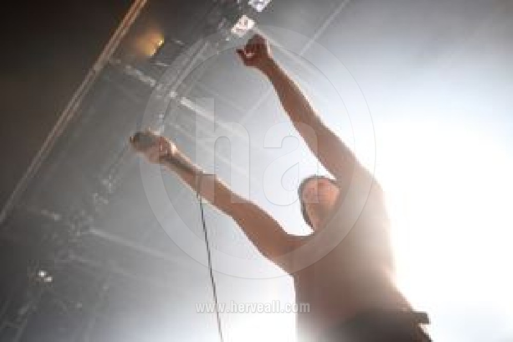 Alec Empire hands up on stage
