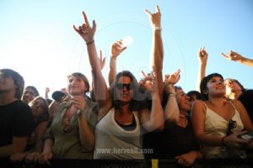 Atmosphere front stage of Iggy Pop live