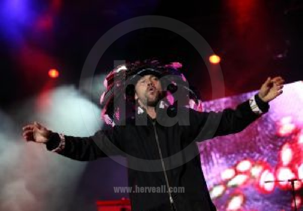 Jamiroquai hands up