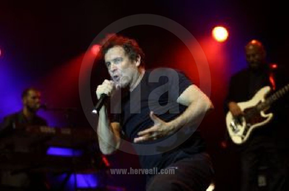 Johnny Clegg singing