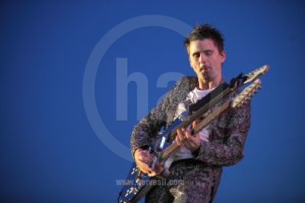 Matthew Bellamy plays twin neck guitar