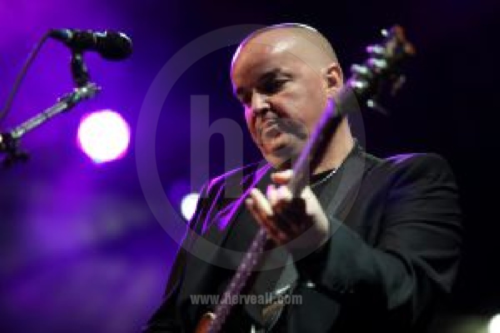 Alain Johannes portrait on stage