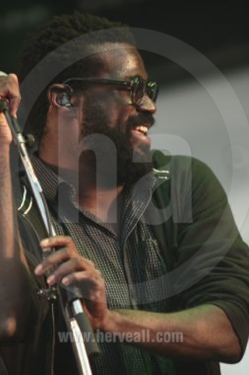Tunde Adebimpe lauphing